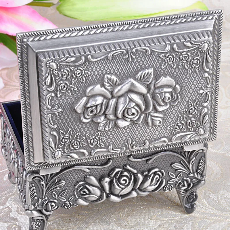 Vintage Metal Trinket Box Rose Carving For Treasure Chest Antique Jewelry Keepsake Mother's Day Gift Desktop Jewelry Storage Box