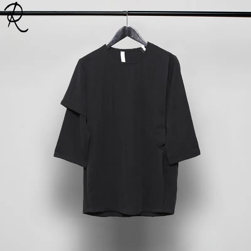 

Short-sleeved t-shirt with irregular stitching zipper design