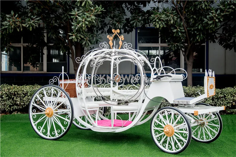 White Color Pumpkin Style Horse Carriage Cart Luxury Level Prinss Wedding Carriages For Sale Can Customized Color