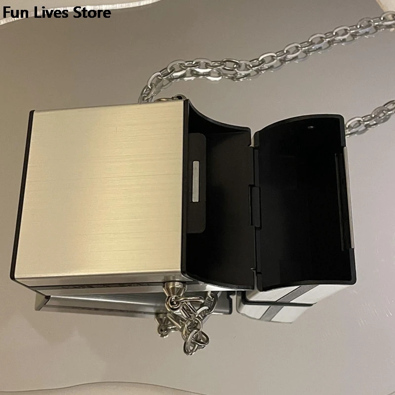 Metal Crossbody Bags Hard Purse Gothic Punk Style Mini Shoulder Bag Silver Chains Handbags Women Cool Pocket Pack Fashion Purses