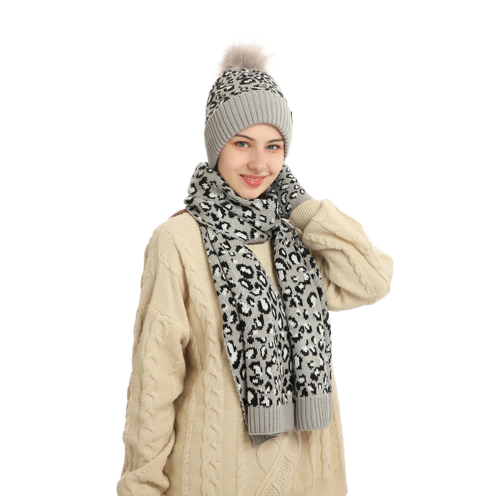 

Hat scarf gloves women's hat scarf set winter warm knitted hat scarf set touch screen gloves three piece set