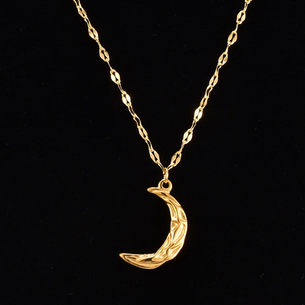 YUN RUO Vintage Yellow Gold Plated Moon Pendant Necklace Lips Chain for Woman Fashion 316 L Stainless Steel Jewelry Washable