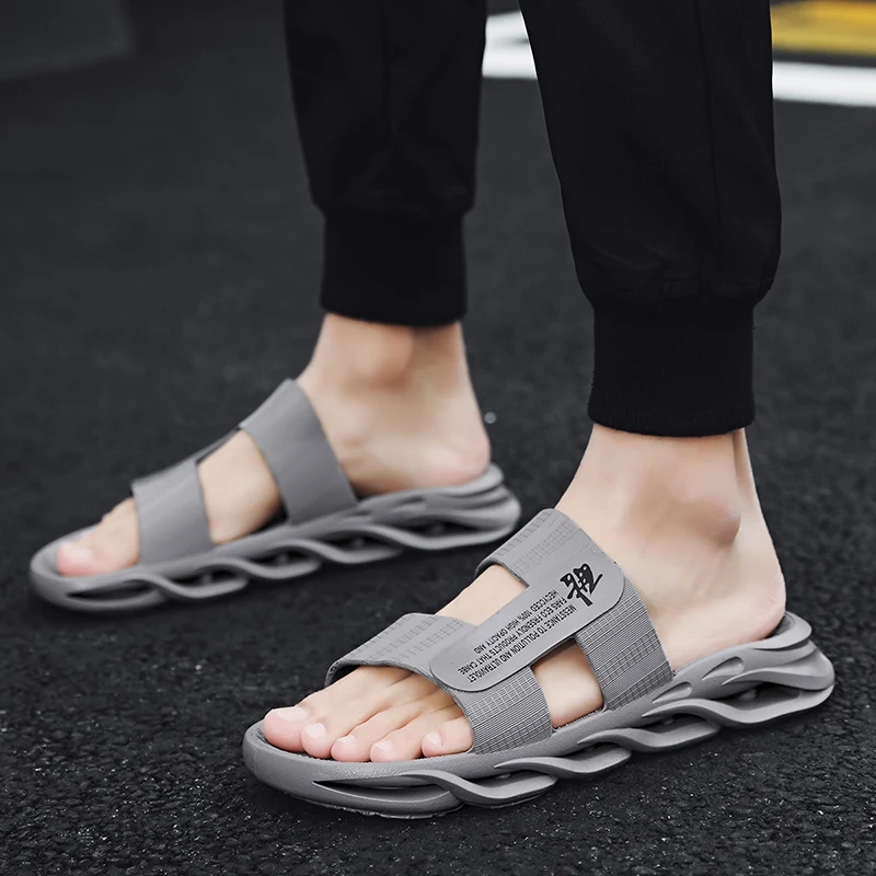 New Men Blade Thick Bottom Non-Slip Beach Slippers Men Indoor Soft Leisure Couples Flip Flops Neutral Sandals Home Garden Shoes