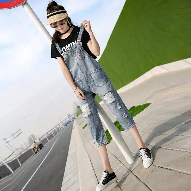 

Ripped Denim Bib Women 2021 Summer New Korean Version Loose and Thin Cropped Suspenders Women High Waisted Jeans