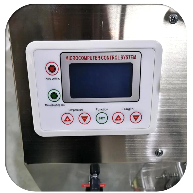 آلة تعبئة وتغليف السوائل الصغيرة 0-200 مل آلة تعبئة السوائل الأوتوماتيكية لأكياس المياه