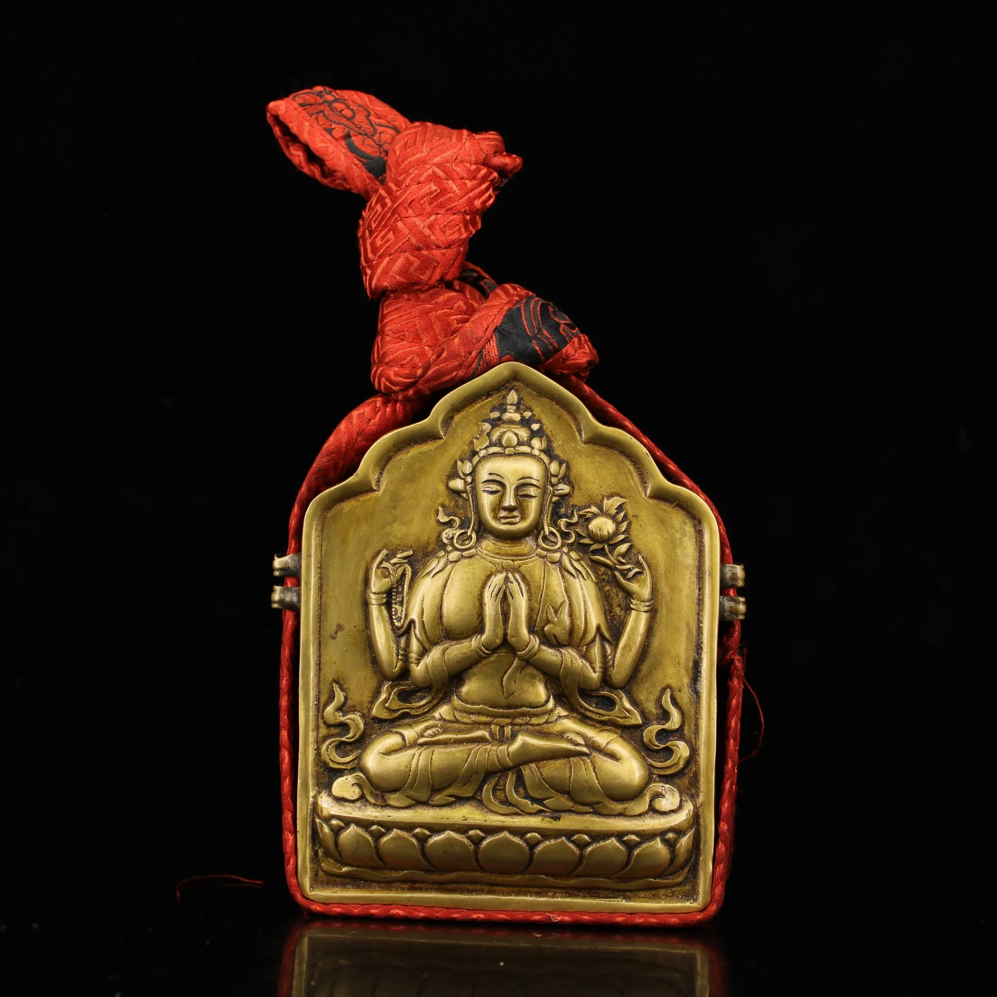 

Antique collection Tibetan monastery collects old pure copper hand-made Tibetan Buddhism tantric four-armed Guanyin Gawu box