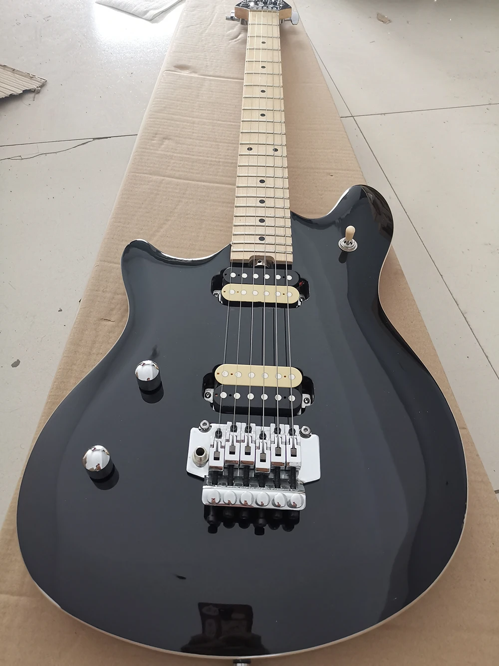 Left handed glossy black electric guitar with humbuckers pickups,maple fretboard,customized logo/color available