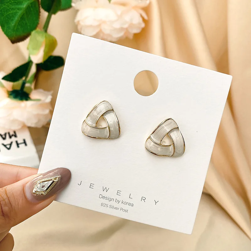 Small Geometric Clip Earrings Retro Drip-glazed White Simple Triangle Clip on Earrings Without Piercing for Womne Female