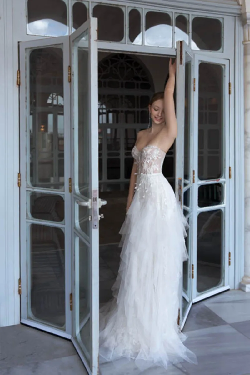 2020สายชุดแต่งงาน Sweetheart Lace Appliques ชุดเจ้าสาว Custom Made Lace-Up Back Sweep Train Wedding Dress