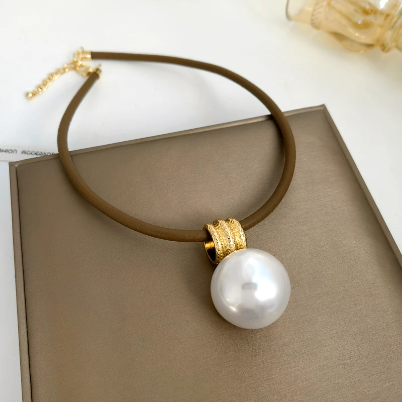 Fashion Jewelry Exaggerated Simulated Big Pearl Pendant Necklace 2021 New Trend Brown PU Necklace For Women Lady Party Gifts