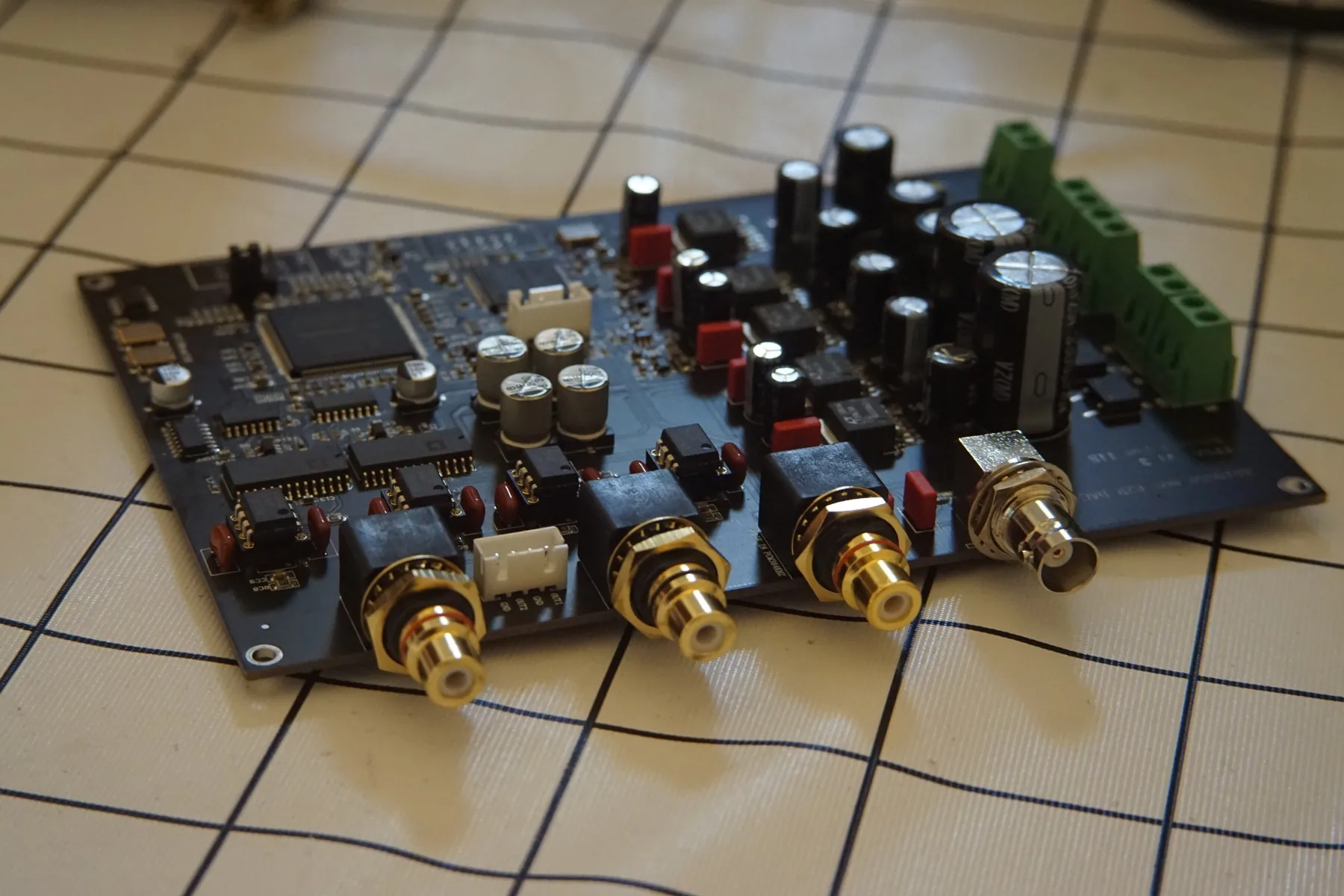 Picture 3: New Dual AD1865R NOS DAC vinyl style decoder board dual FPGA clock asynchronous processing R2R decoding
