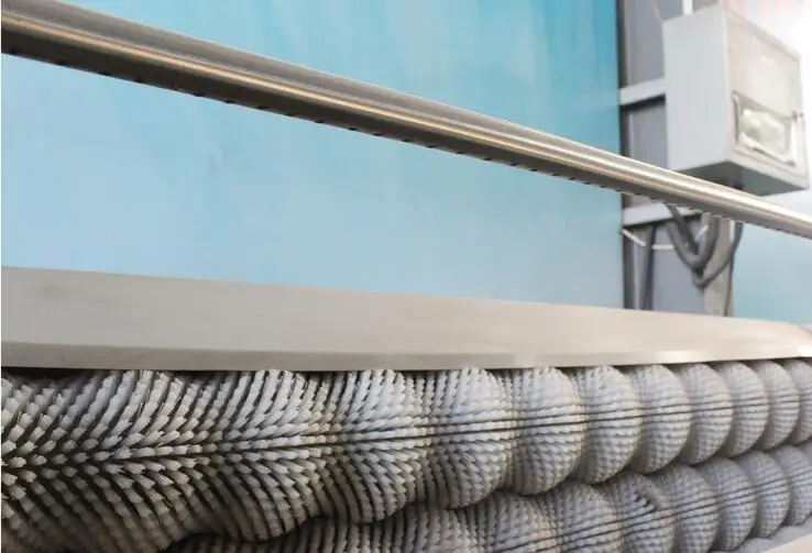 آلة غسل لفة الفرشاة التجارية آلة تقشير البطاطس الحلوة متعددة الوظائف آلة تنظيف تقشير الفولاذ المقاوم للصدأ