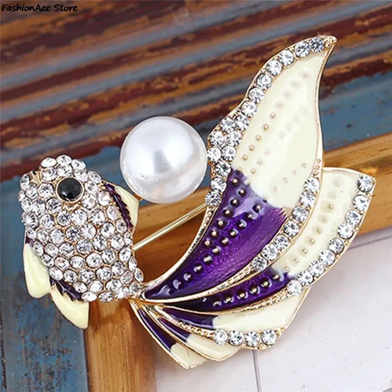 Fish Animal Brooch Jewelry for Women Trendy Cute Goldfish Brooches Alloy Pearl Rhinestone Crystal Enamel