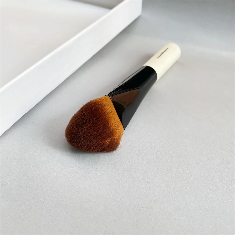 PRECISE BUFFING MAKEUP BRUSH - Angular 3D Foundation Contour Sculpting Cosmetics Beauty Tool