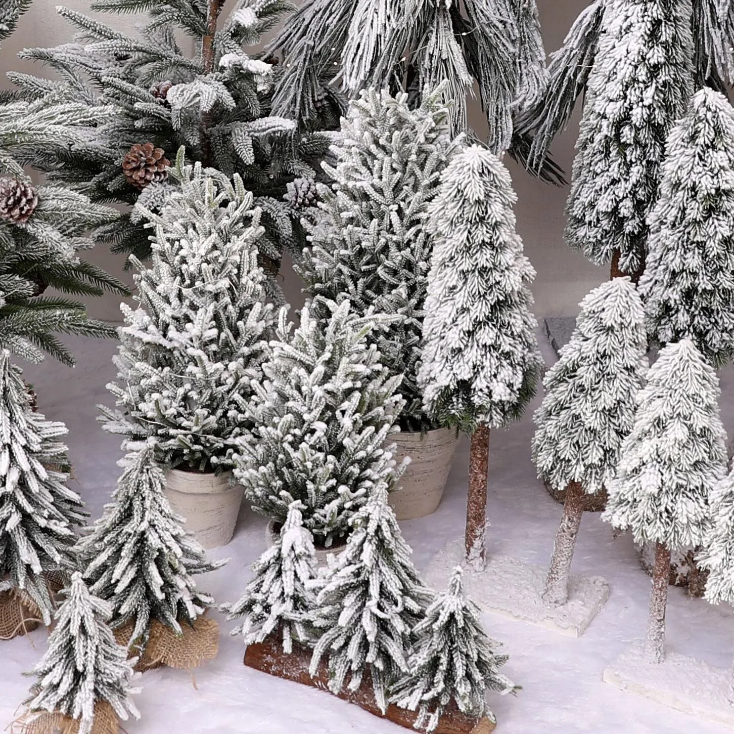 Mini Christmas Tree Artificial Snowflake Beautiful Miniature Christmas Decorative for Home Kitchen Desktop Plants Navidad