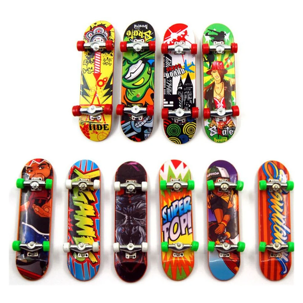 rc car 1PCS Simulation Mini Graffiti FingerBoard Skateboard For  TRX4 G500 TRX6 g63 Axial Scx10 iii 90046 D90 D110 Crawler cars