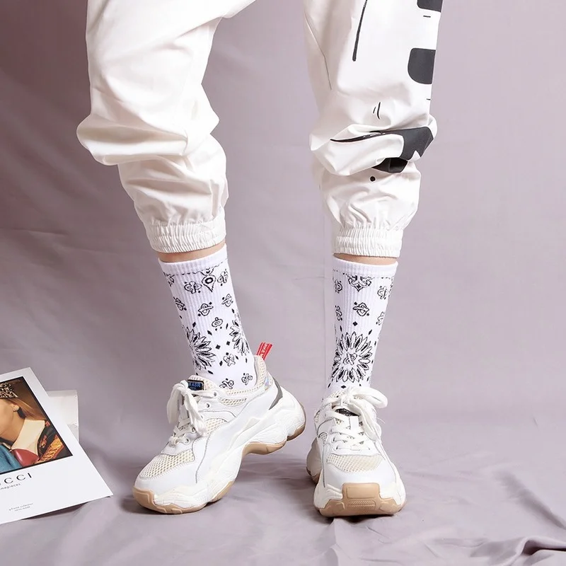 Calcetines de flores de anacardo unisex, tendencia coreana, Harajuku, hip-hop, monopatín, pareja, blanco y negro, 3 pares por caja