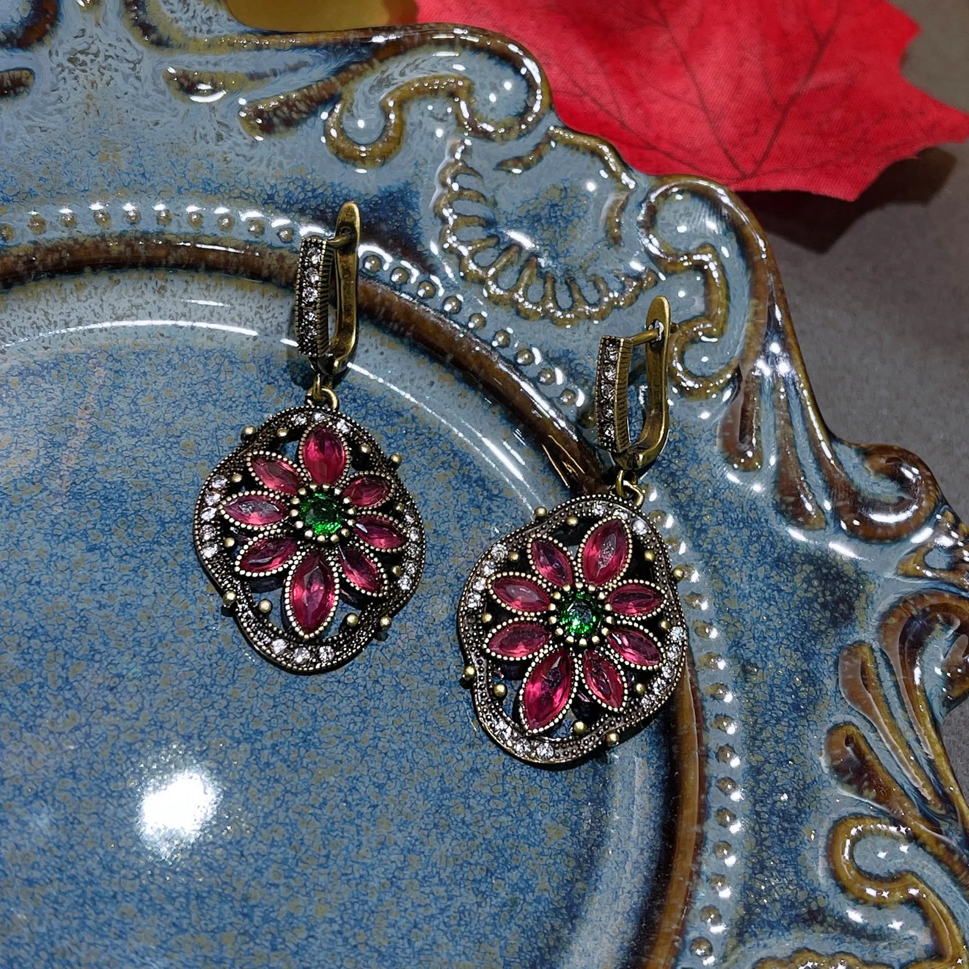 Foydjew European and American Medieval Rococo Style Fashion Flower Jewelry Sets Pendant Necklaces Dangle Earrings For Women