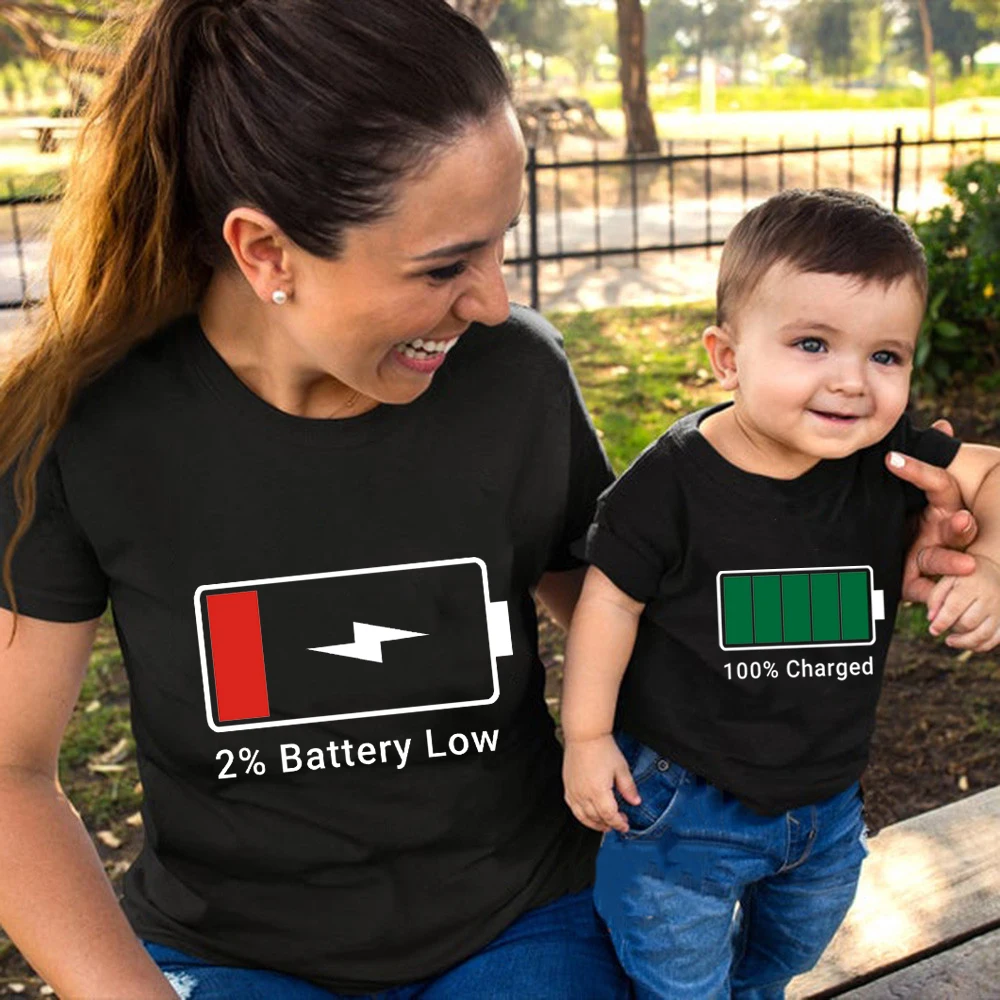 Funny Daddy Mommy and Me Family Matching Shirts Low Battery and Charged Battery Mom Daughter Father Son Kids Shirt Baby Bodysuit