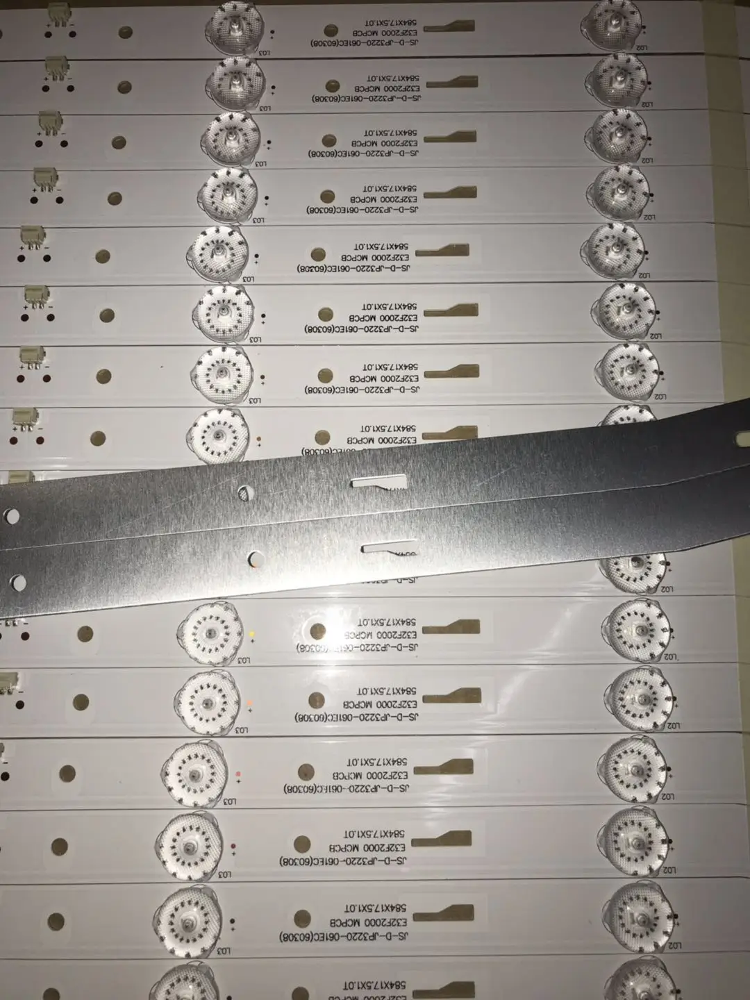 10-50-100pcs New and original quality For NUOVA LED Backlight Strip JS-D-JP3220-061EC  E32F2000 MCPCB