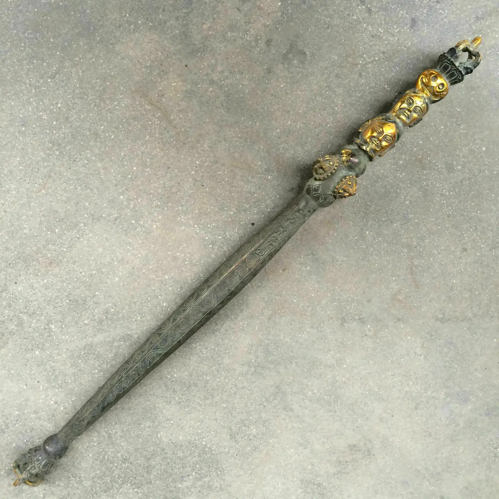 

19.68" Exquisite Ancient Chinese Old Brass Plated gold Carved weapon mace