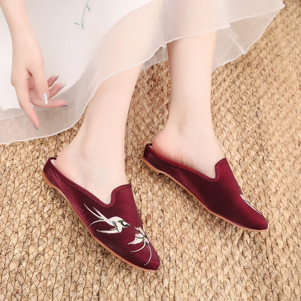 Veowalk Swallow Embroidered Women Velvet Cotton Fabric Pointed Toe Flat Slippers Summer Ladies Comfortable Soft Mules Shoes