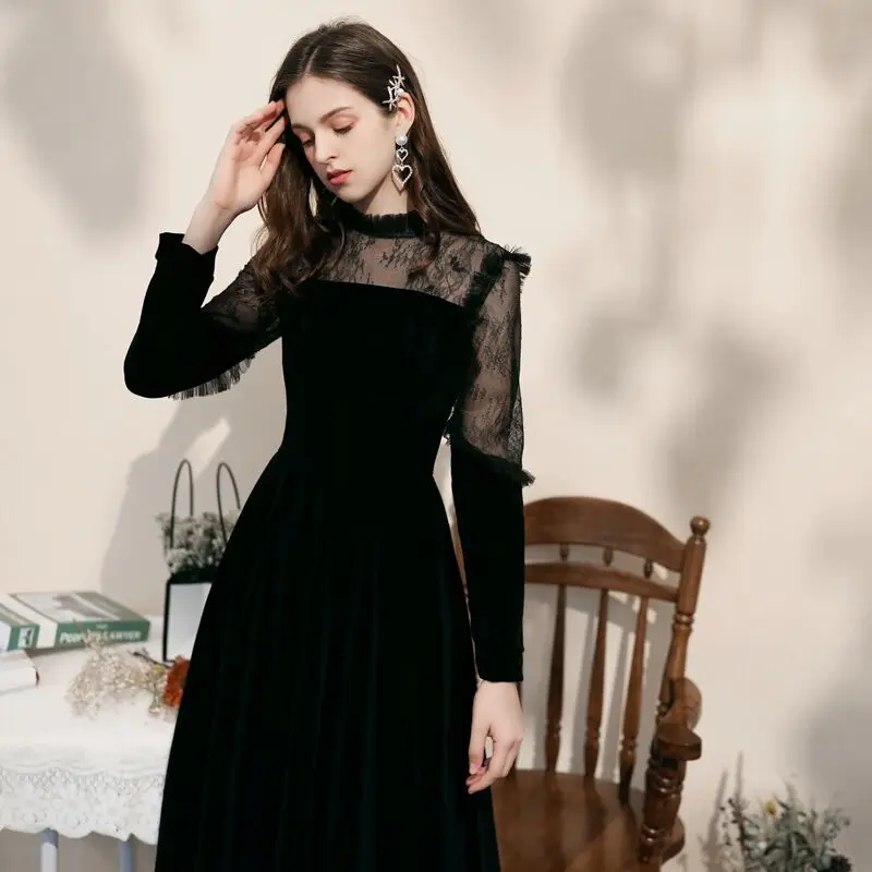 

Sexy Evening Dresses Burgundy Lace Halter Neck Formal Party Gowns Front Split Backless Sweep Train Evening Gown