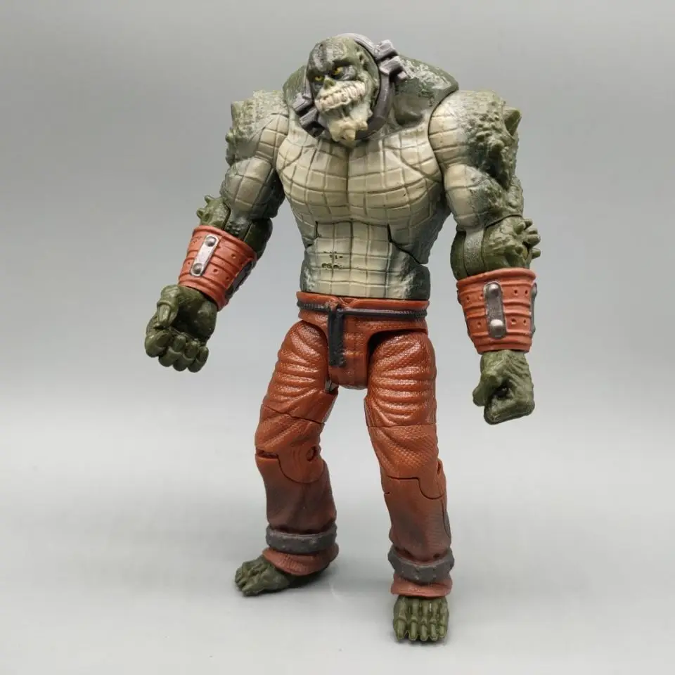 Figura de ação DCC colecionável Multiverse Killer-Croc 6"