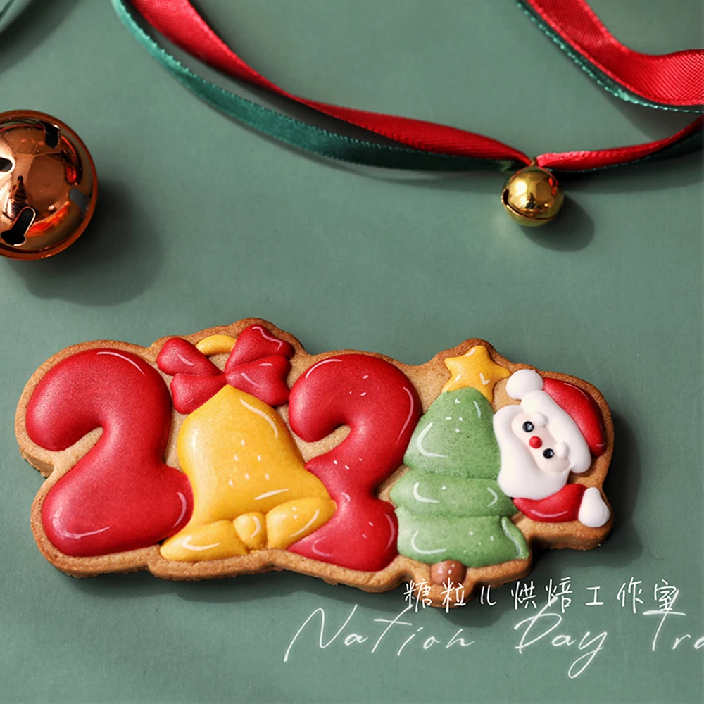 1Pc Christmas Cookie Mold 3D Cute Plastic Santa Claus Tree Snowman Gift Letter Train Shape DIY Pastry Embossing Baking Mold