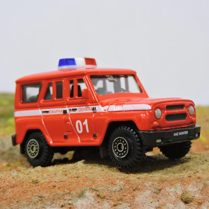 Welly Diecast1:64 Scale Jeep Fire Truck Russian UAZ Hunter Off-road Vehicle Model Collection Decoration Gifts Toys Boys