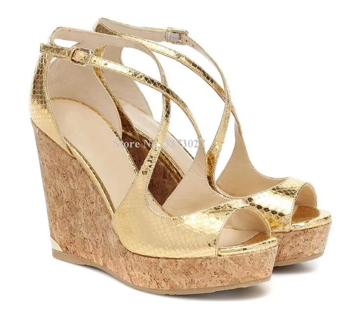 Oro Pelle di Serpente Scarpe Zeppa In Pelle di Modo Delle Donne Peep Toe Croce Strap Wedge Sandali Pompa I Pattini Della Signora Nuovo Partito