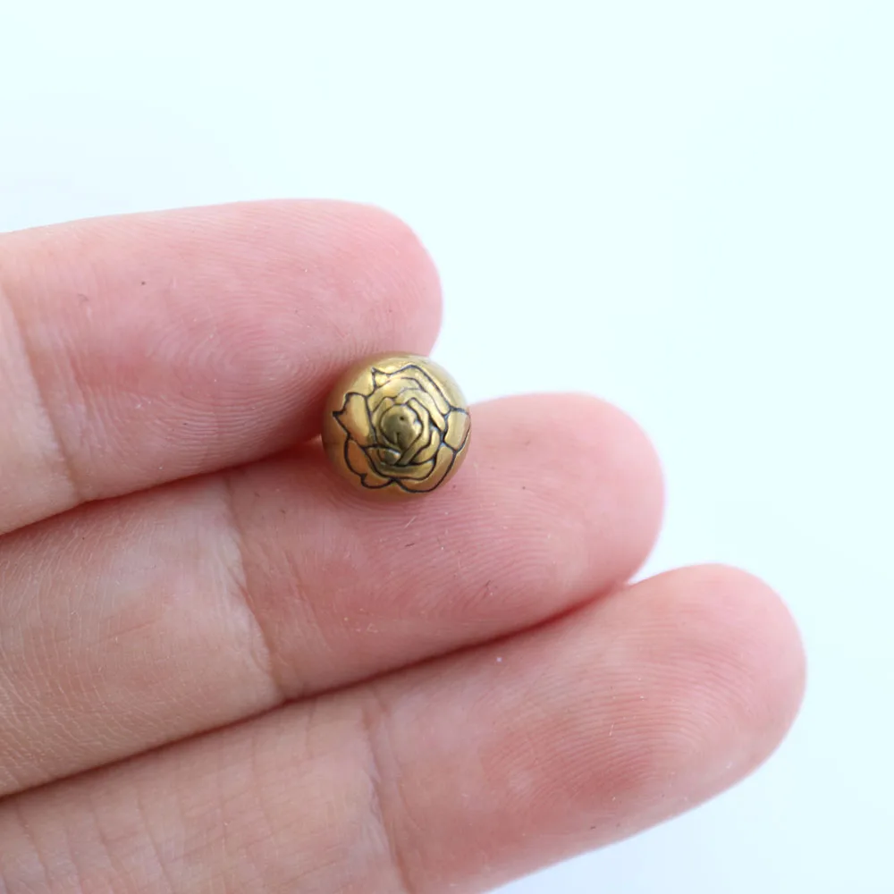 5 Stück/Set 8mm Geschnitzte Blumen-Messingknöpfe Hochwertige Aufnähbare Ösenknöpfe für Hemden, Mäntel, Jacken, Schnallen – Detail 4