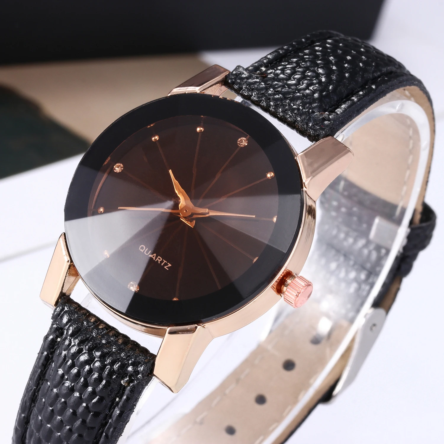 Stylish casual high quality lady simulation snakeskin belt watch Student lady Sport full diamond decorative clock retro