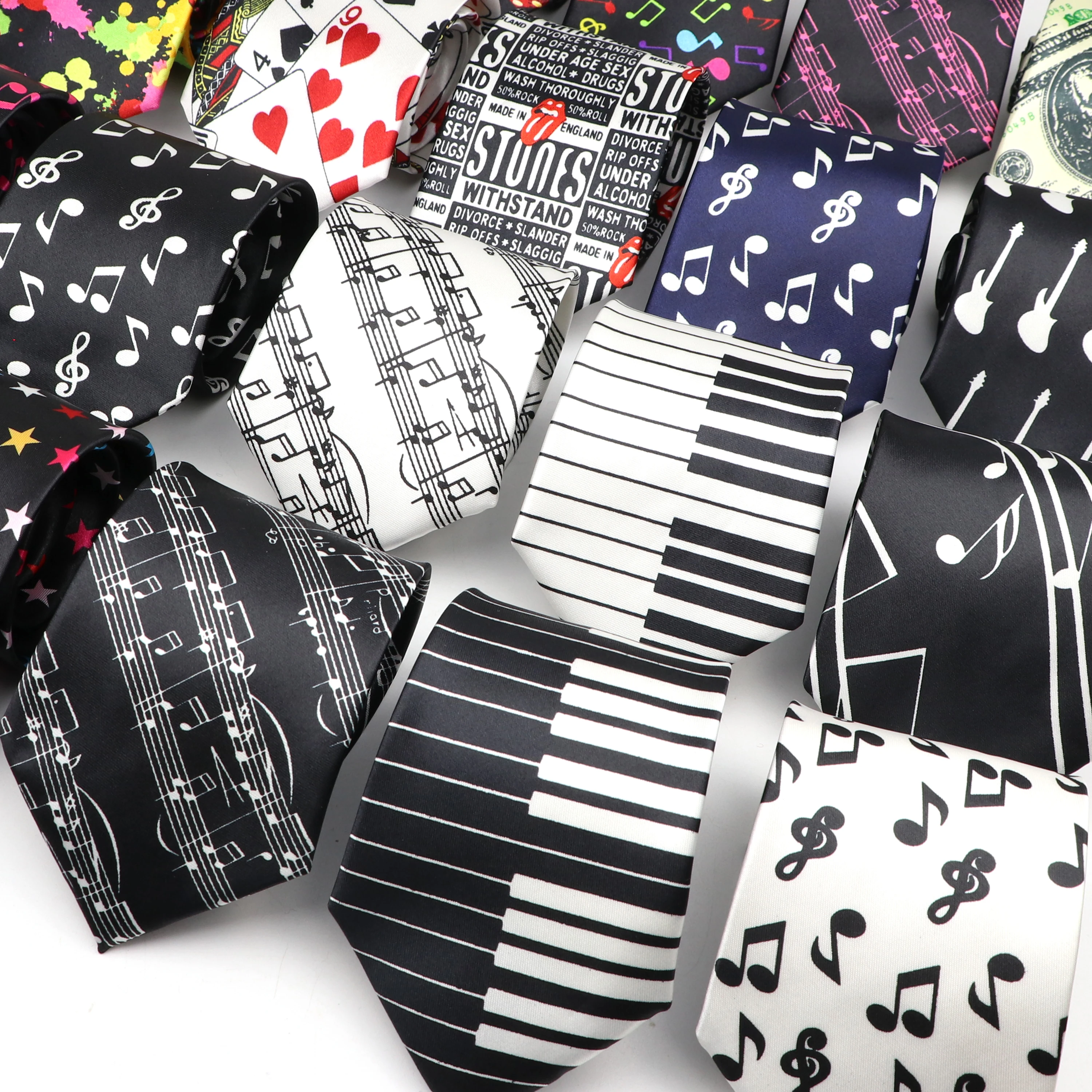 Hot Classic Men 'S Music Tie กีตาร์เปียโนโน้ตดนตรีดาวโป๊กเกอร์เนคไทนุ่มสีดำสีขาว Novelty อุปกรณ์เสริมผูกของขวัญ