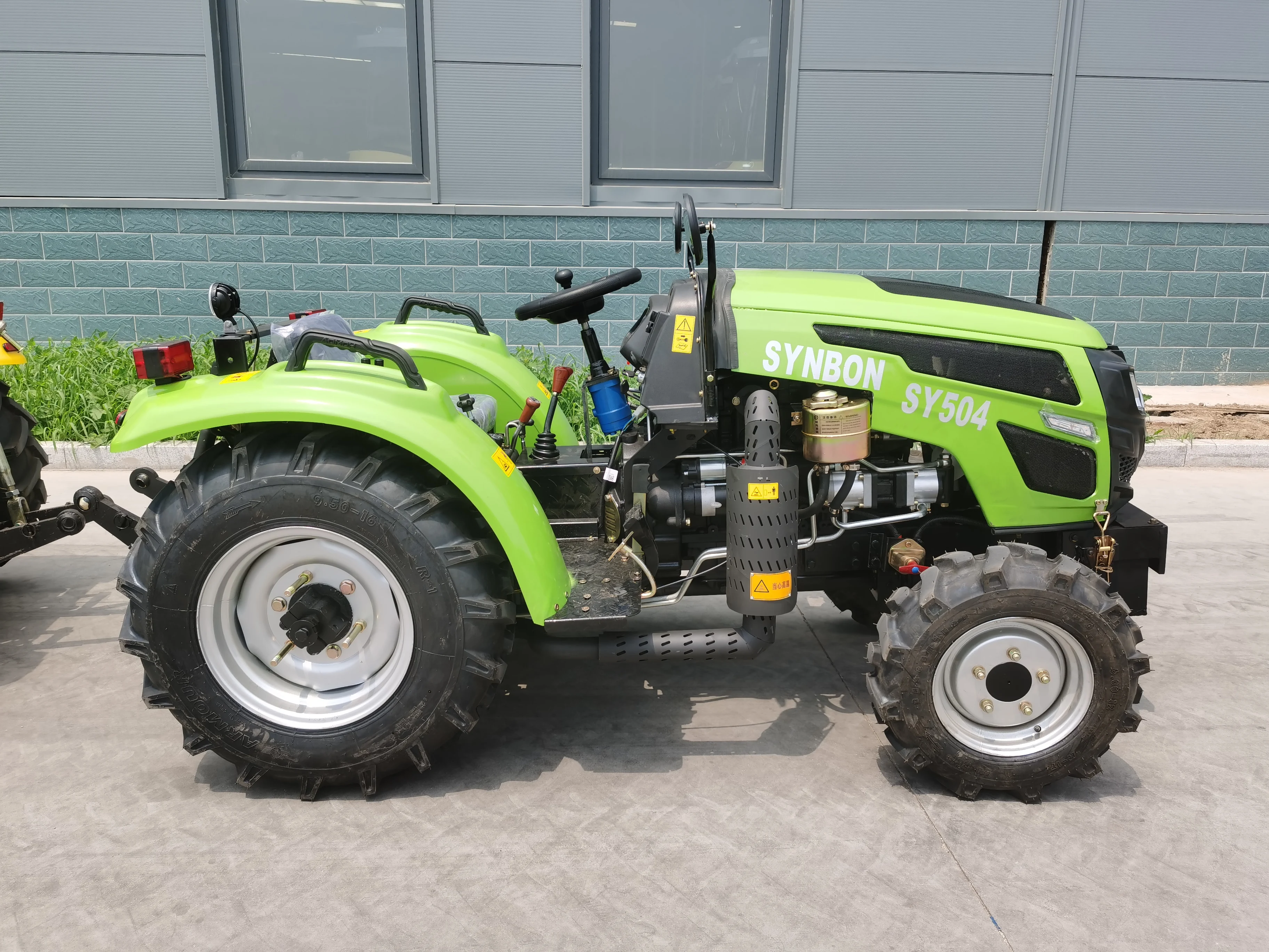 2021 New  Farm Equipment Compact Orchard Machine Agricultural Tractors Greenhouse Micro Tractors