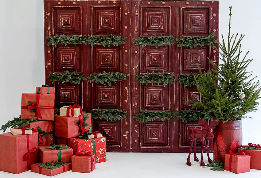 Avezano Christmas Photography Background Dark Red Wood Door Gift Green Tree Children Portrait Backdrop Decoration Photo Studio