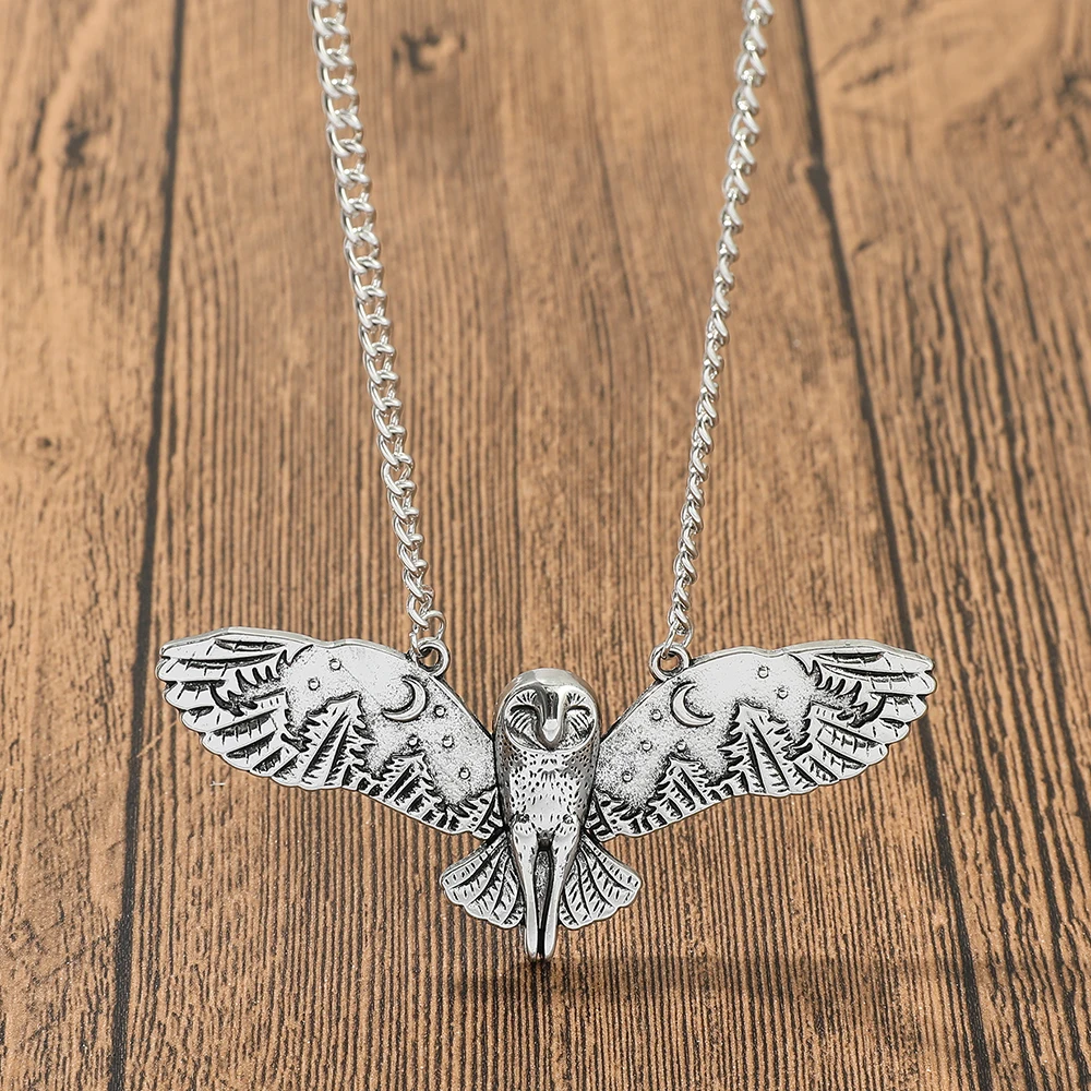 Punk Style Silver Color Bat Saturn Necklace Retro Animal Jungle Owl Moth Ladies Men's Pendant Necklace Exquisite Fashion Jewelry