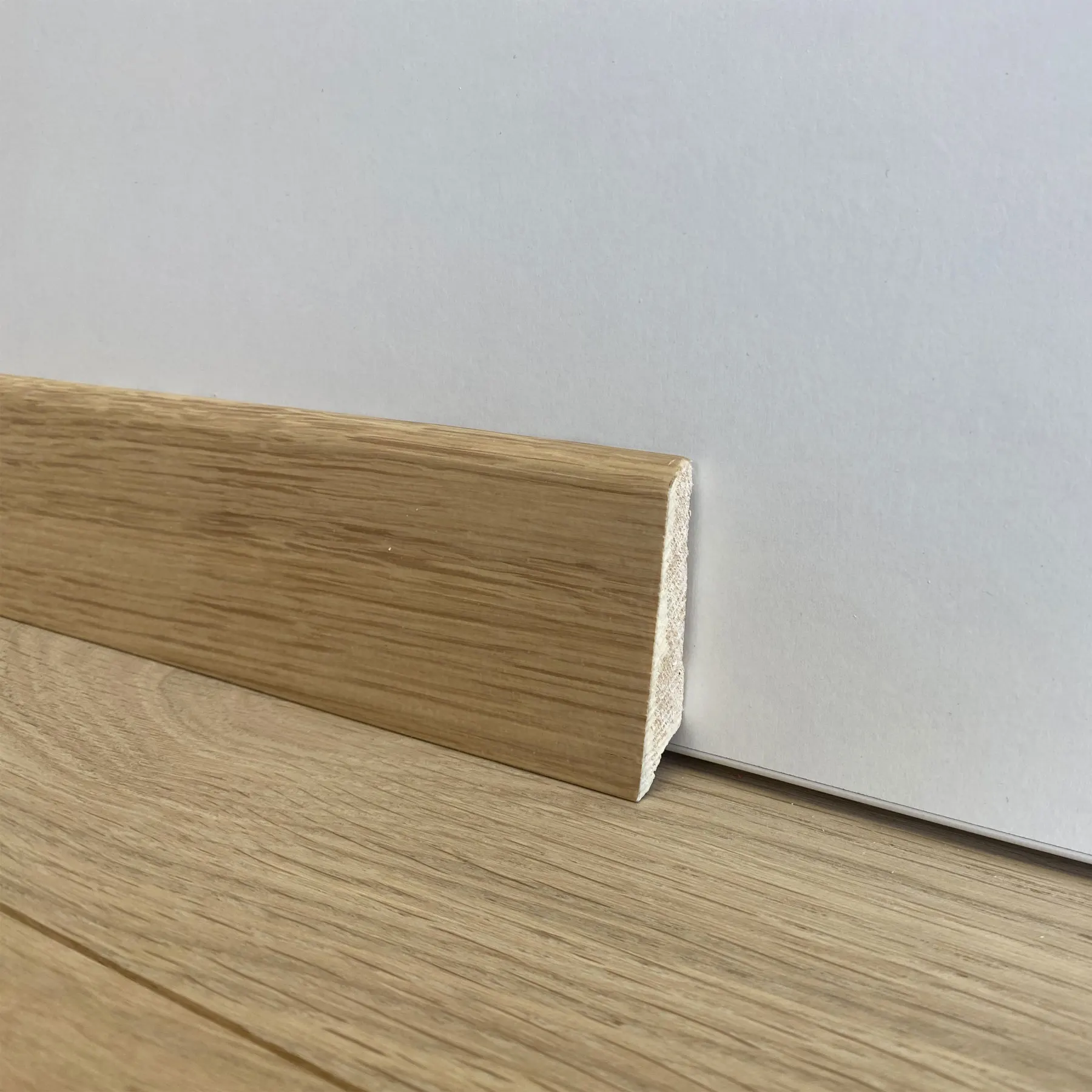 * * * Lot STOCK * * * 23ml inclined in Pine solid wood baseboard clad Oak 60x15x2000