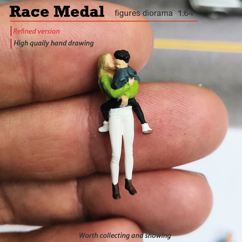 RaceMedal1:64 Mother holding baby mother holding baby series small scale model