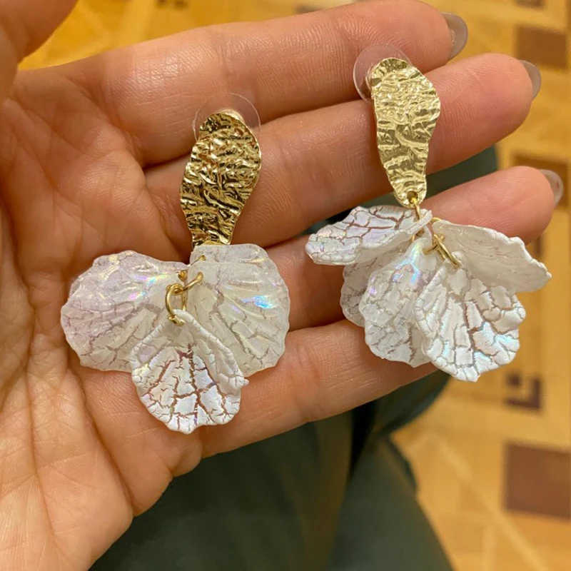 New White Shell Flower Petal Drop Earrings For Women Girls Irregular Crack Earrings Statement Pendientes Korean Jewelry Gift