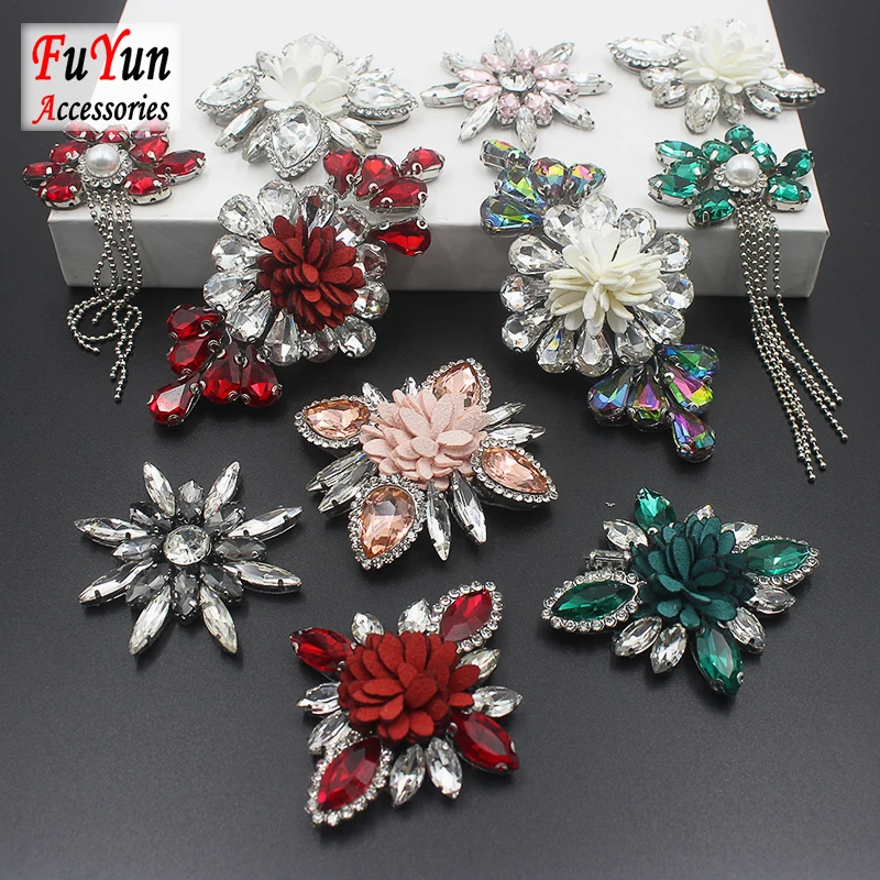 FuYun accessori Patch ricamate a mano con strass fiore ferro sulla toppa per abbigliamento distintivo Costume nazionale Applique carino toppe per