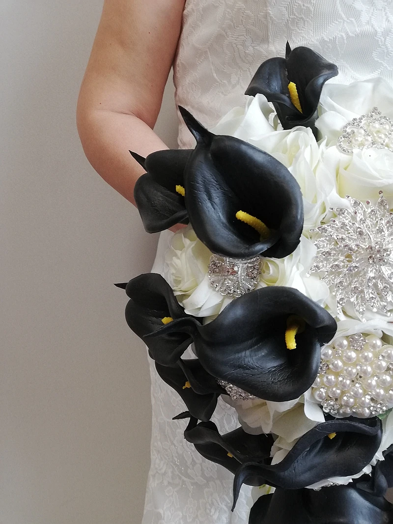 New Fashion White Roses Mix With Black Calla Lilies Crystal Cascading Wedding Bouquet Ramos de Novia Ramos de Novia En Cascada