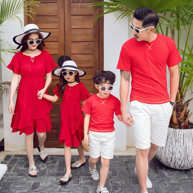 Ropa de color rojo best sale