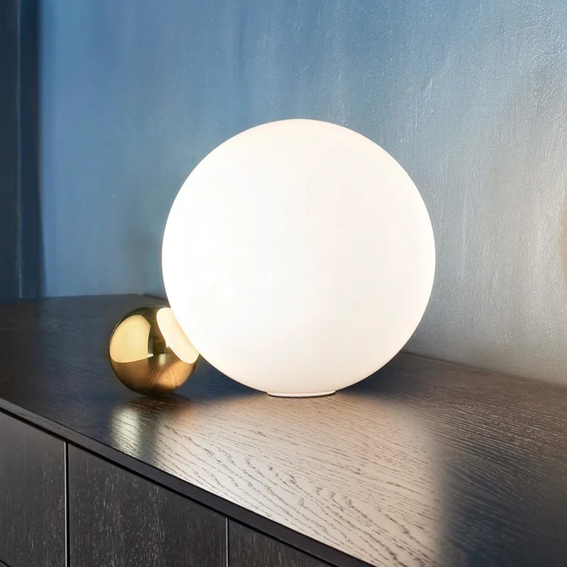 Nordic Glass Ball White Table Lamp Simple Golden Hardware Bedroom Living room Bedside Decoration LED E14 Lighting Desk Lamp