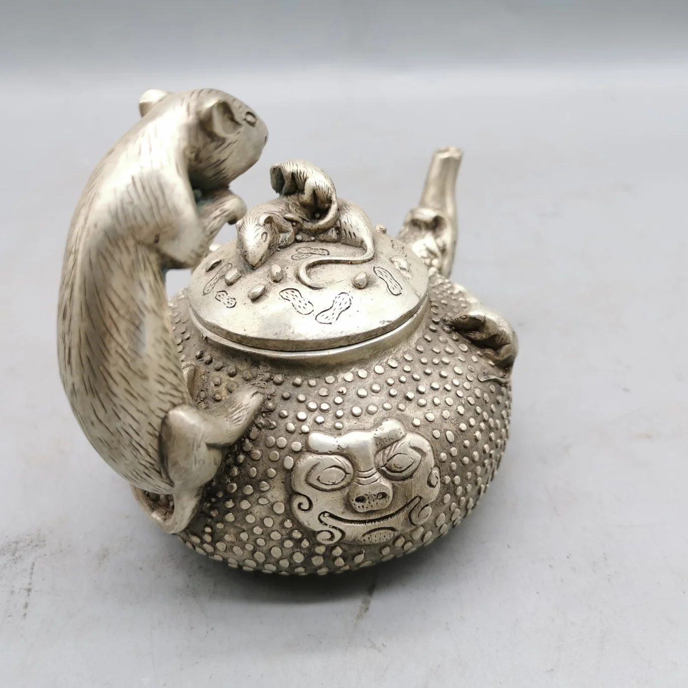 Antique pure copper five rat teapot white copper kettle wine pot old objects Qianlong year mouse bronze pot ornaments