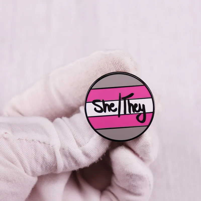 أنها تنطق الشارات المثبته بالدبابيس امرأة المجوهرات غير الثنائية #4