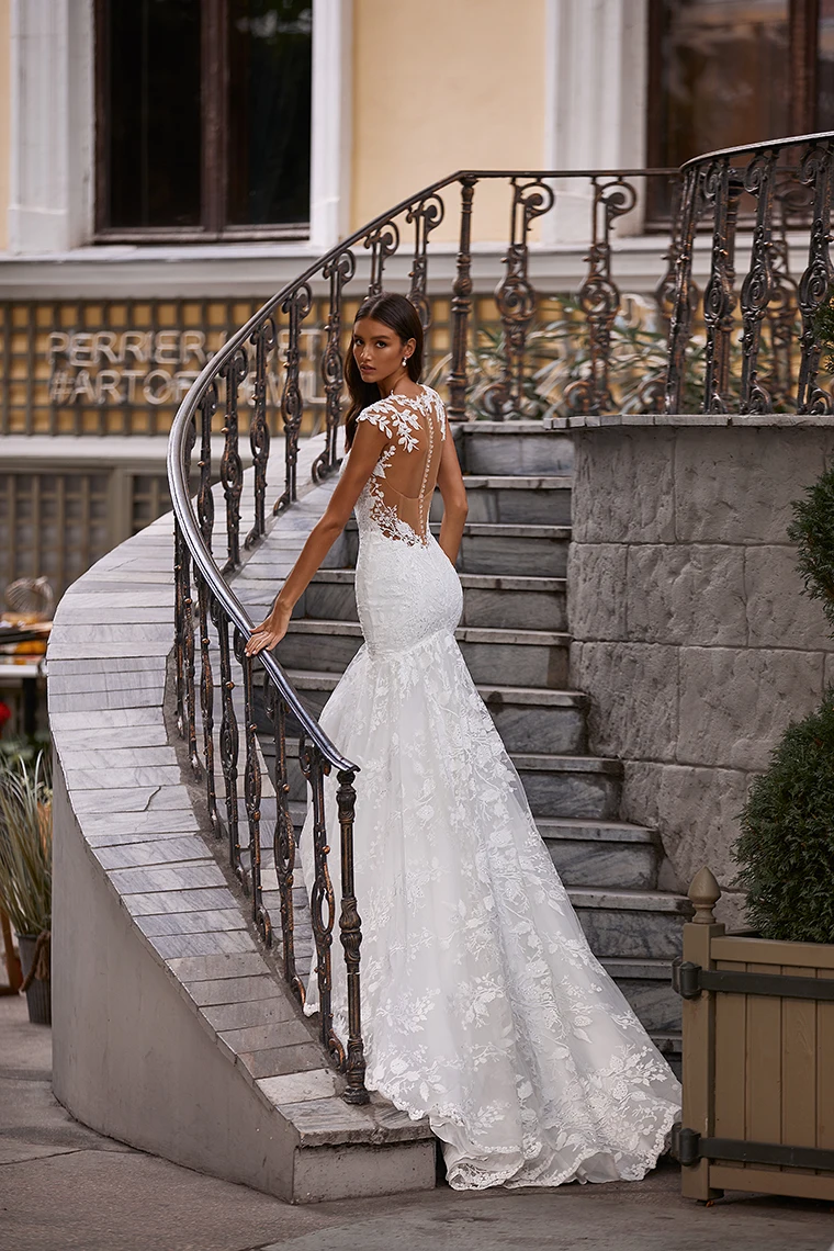 2021 nuovi abiti da sposa maniche a cappuccio Appliques di pizzo abiti da sposa abito da sposa a sirena con bottoni sul retro su misura