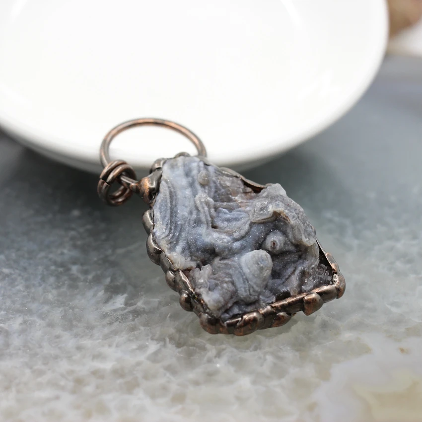 Irregular Natural Rock Agates Slice Antique Brass Style Hoop Pendant,Galaxy Druzy Slab Vintage Necklace Charms Healing Jewelry