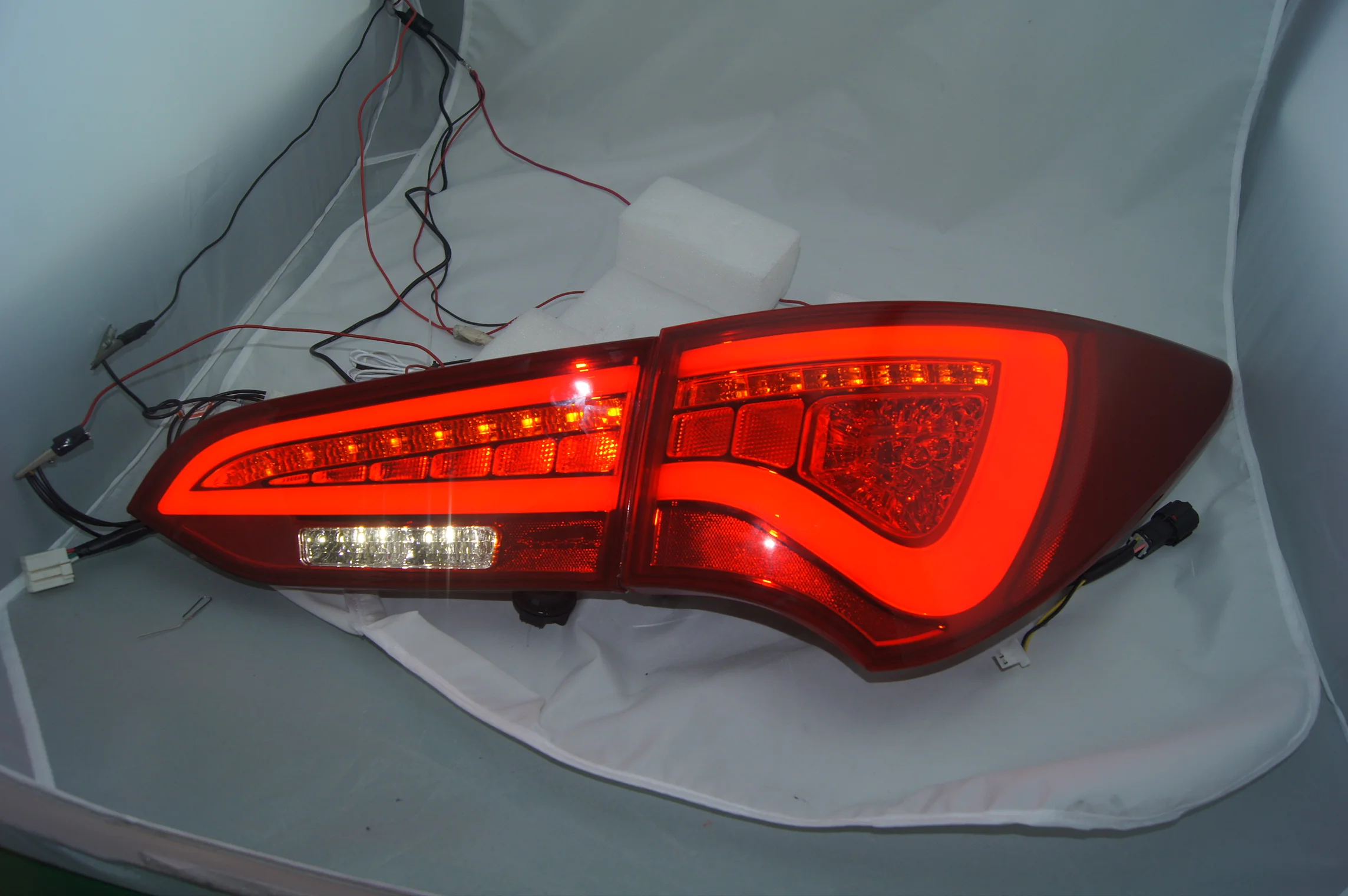 Factory Wholesales Hyundai IX45 Santafe LED Tail Lamp Rear Lights for Year 2013-2016 with DRL Reverse Brake Red Smoke