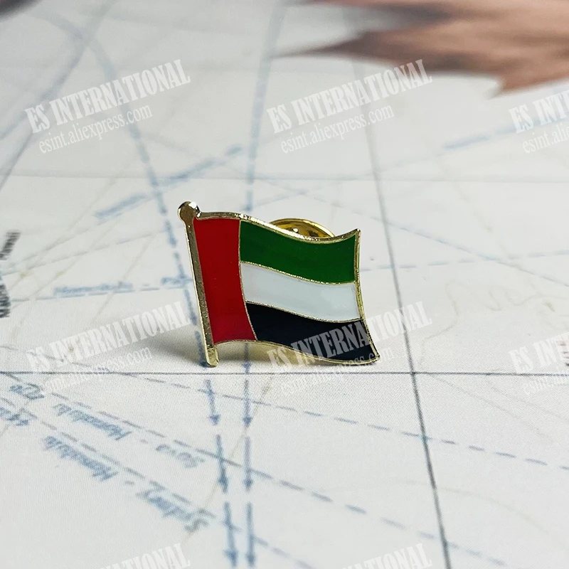 U.A.E The United Arab Emirates National Flag Lapel Pins Crystal Epoxy Metal Enamel Badge Paint Brooch Souvenir Suit Personality